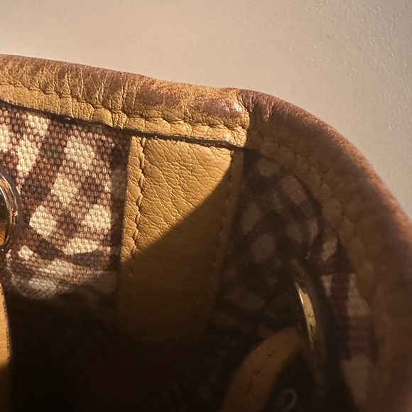 MCMclassy tote. Lightweight tote bag in Visetos monogram canvas andnappa leather - Picture 6 of 12